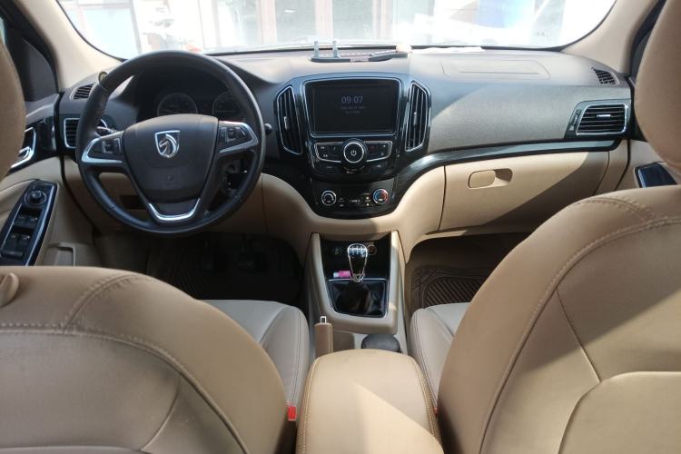 Used Baojun 730 2014 1.5L manual luxury trim 7 seats
