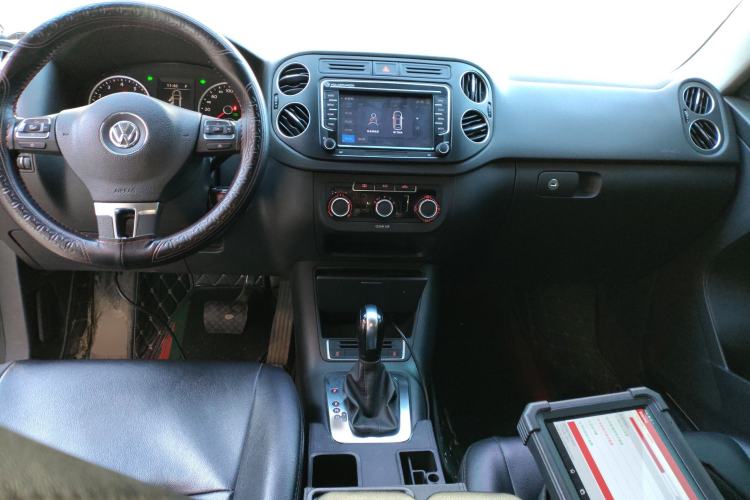 Used Volkswagen Tiguan 2016 300TSI Automatic Two-Wheel Drive Trend Edition Center Console