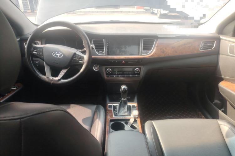 Used Hyundai Mistra 2014 1.8L Automatic Deluxe DLX Model Center Console