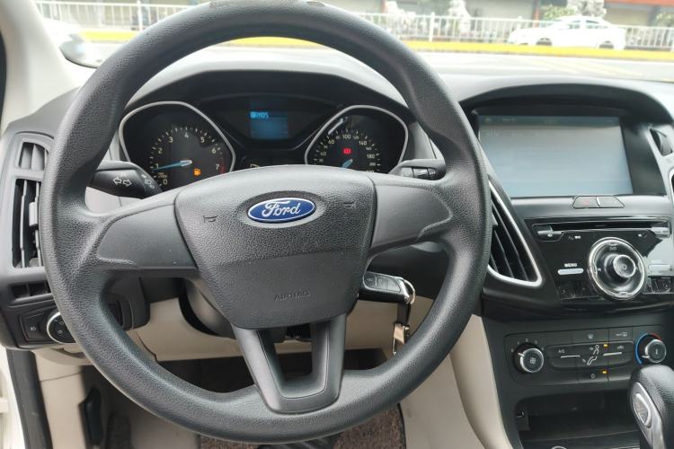 Used Ford Focus 2015 Sedan 1.6L Automatic Comfort Model Center Console