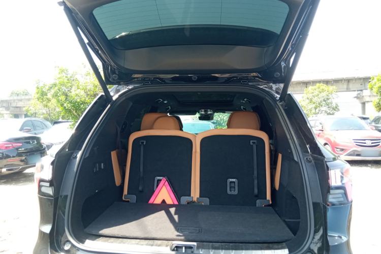 Used Lynk & Co 09 2021 2.0T Halo Six-Seater