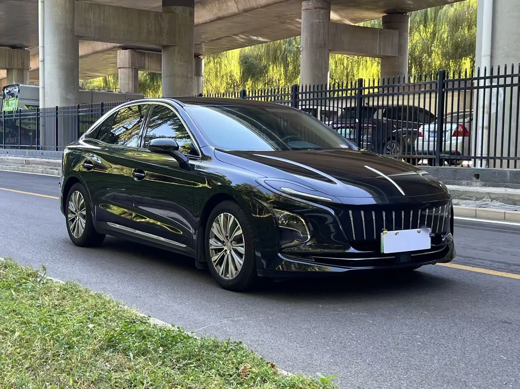 Hongqi E-QM5 2023 620km PLUS — снимка 14
