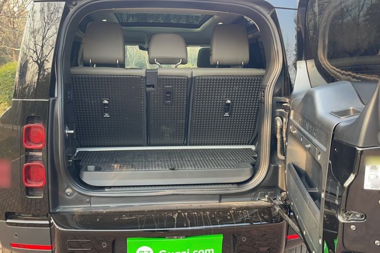 Used Land Rover Defender 2024 90 2.0T P300 S
