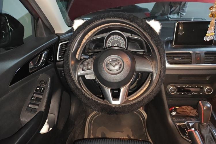 Used Mazda 3 Axela 2014 Sedan 1.5L Automatic Luxury Model
