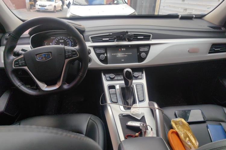 Used Geely Auto Emgrand X7 Sport 2018 1.8TD Automatic Two-Wheel Drive Smart Connect 4G Internet Edition Center Console