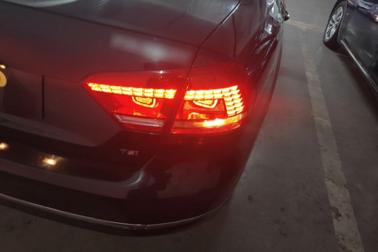 Used Volkswagen Passat 2015 1.8TSI DSG Prestige Edition Right Rear Taillight