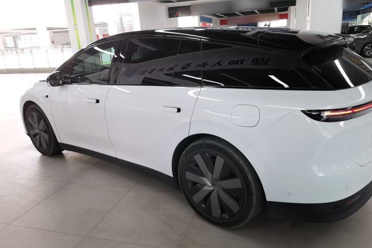 Used Li Auto i6 2025 Model Two-Wheel-Drive Standard Type
