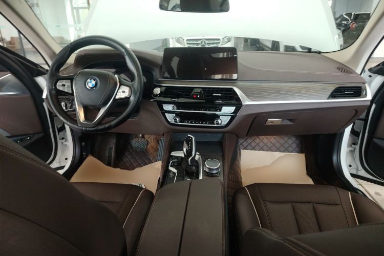 Used BMW 5 Series New Energy 2022 535Le Luxury Package Center Console