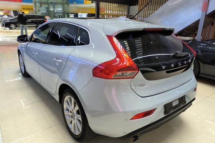 Used Volvo V40 2014 2.0T Zhiya Edition
