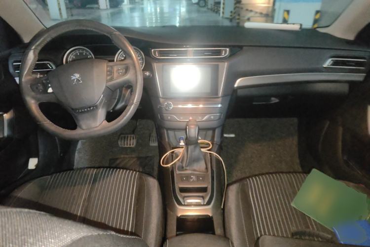 Used Peugeot 408 2015 1.2T Automatic Luxury Edition Center Console