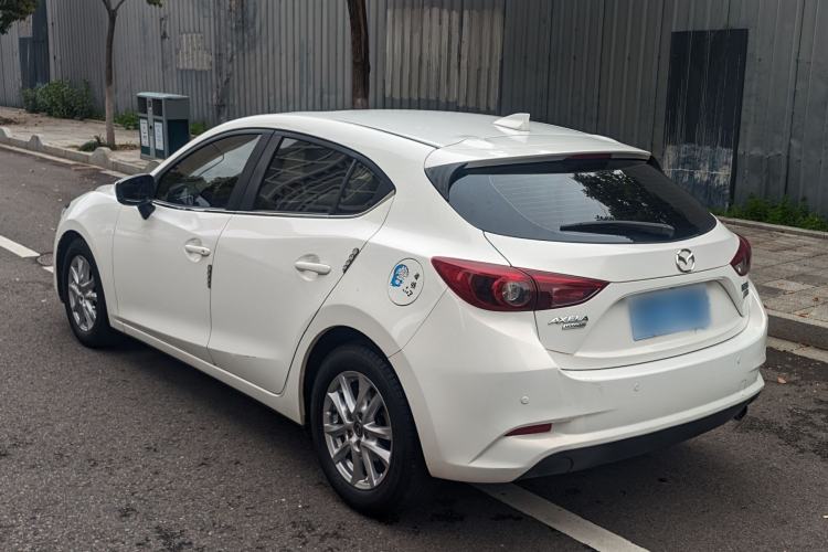 Used Mazda 3 Axela 2017 Hatchback 1.5L Automatic Luxury Model Emission Standard China V Exterior 4