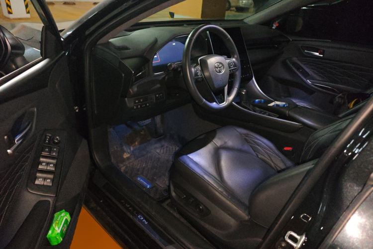 Used Toyota Avalon 2023 Dual-Motor 2.5L XLE Prestige Edition Driver Seat