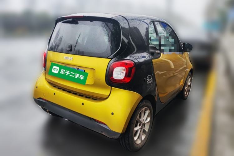 Used smart fortwo 2015 1.0L 52 kW hardtop Dynamic version