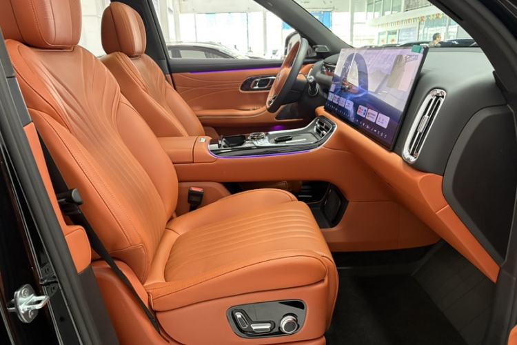 Used Geely Galaxy M9 2025 Model 210km Four-Wheel-Drive Leading Edition Right Front Seat