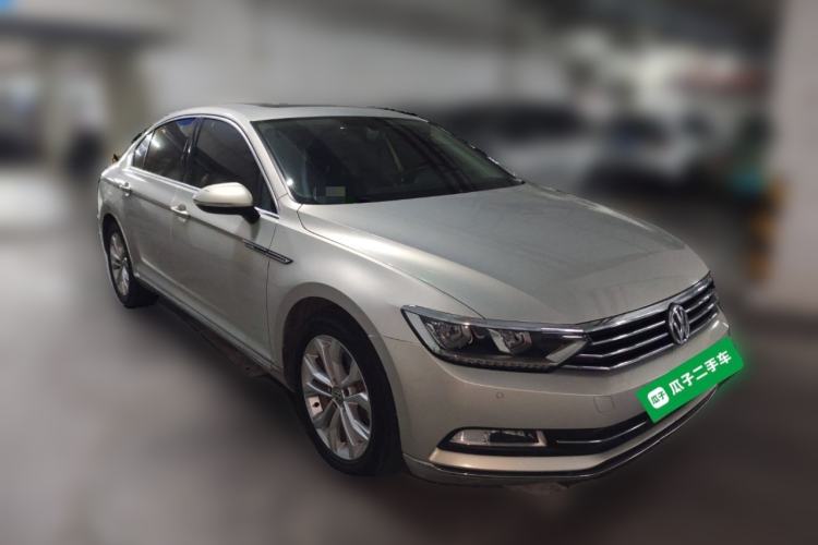 Used Volkswagen Magotan 2018 330TSI DSG Luxury Model Front Right 45 Deg