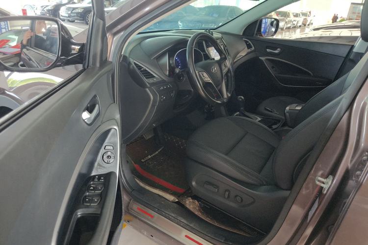 Used Hyundai Santa Fe 2015 2.0T Automatic 4x4 Smart 7-Seater
