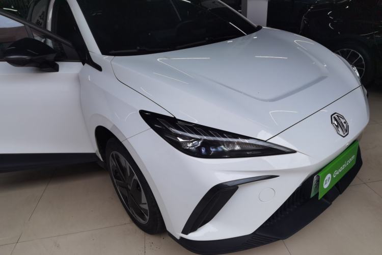 Used MG 4 EV 2022 425 km Luxury Edition Front Right 45 Deg