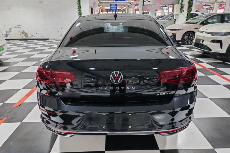 Used Volkswagen Magotan 2024 2 Million Units Zhongxiang Version 330TSI DSG Luxury Edition Exterior 4