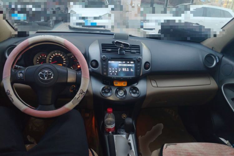 Used Toyota RAV4 2012 Luxurious Edition 2.0L Automatic All-Wheel Drive Center Console