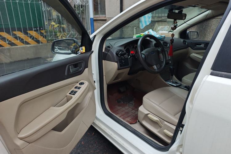 Used Ford Focus 2013 Hatchback Classic 1.8L Automatic Fashion Edition
