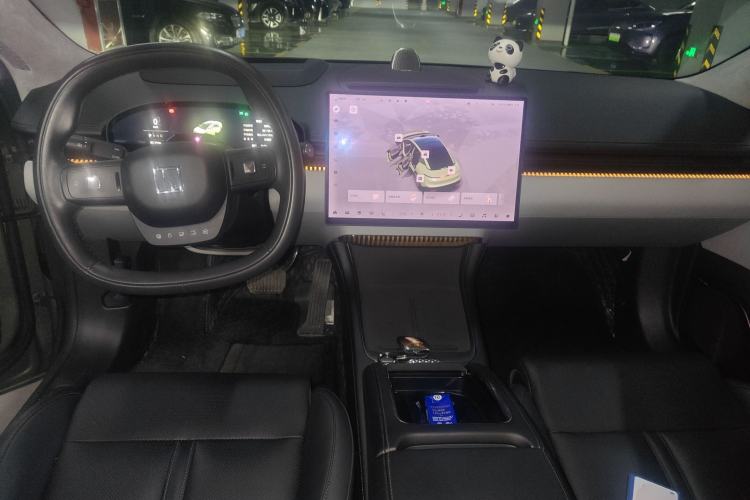 Used Zeekr 007 2025 Long-Range Rear-Wheel-Drive Intelligent Driving Version 100 kWh Center Console