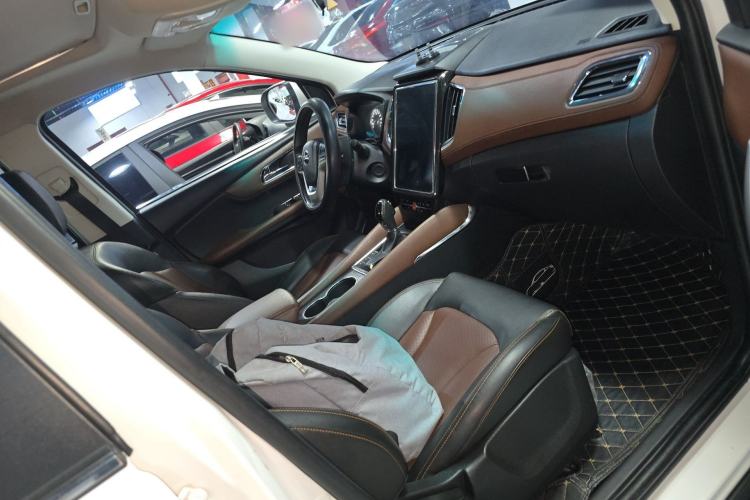 Used SWM X7 2019 1.5T automatic Comfort version 7 seats Right Front Seat