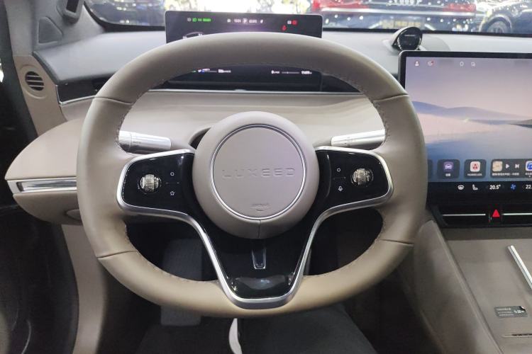 Used Hima Luxeed R7 2025 Range-Extended Version 251 km Max Steering Wheel