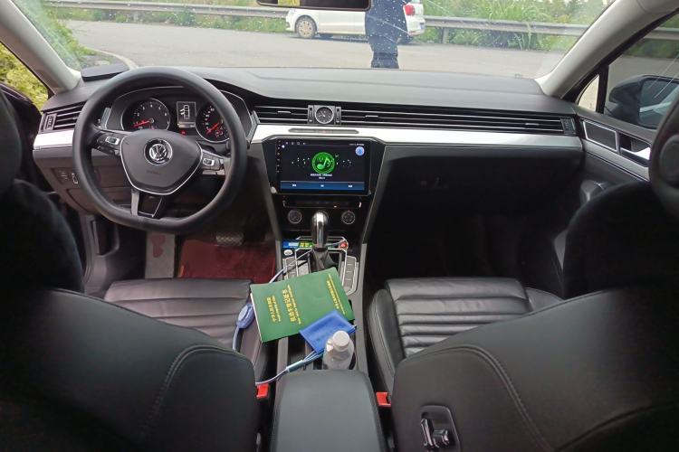 Used Volkswagen Magotan 2017 330TSI DSG Leading Model Center Console