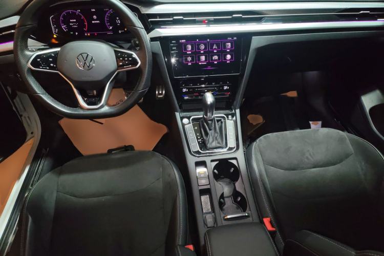 Used Volkswagen FAW-Volkswagen CC 2021 330TSI Ignite Edition Center Console