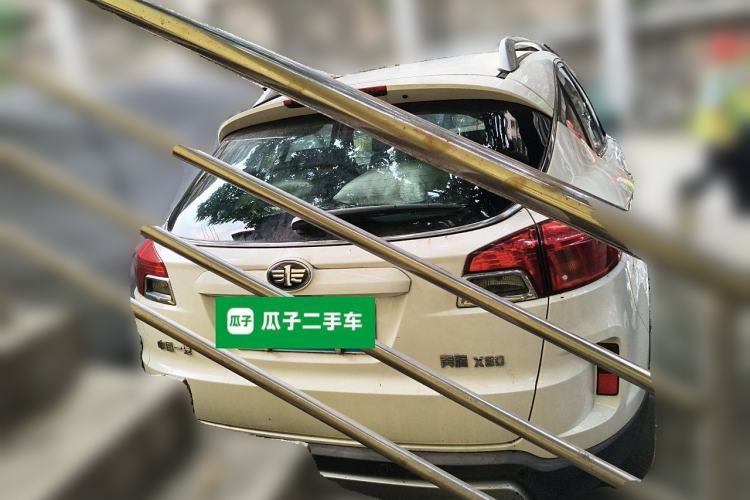 Used Bestune X80 2013 2.0L automatic comfort version
