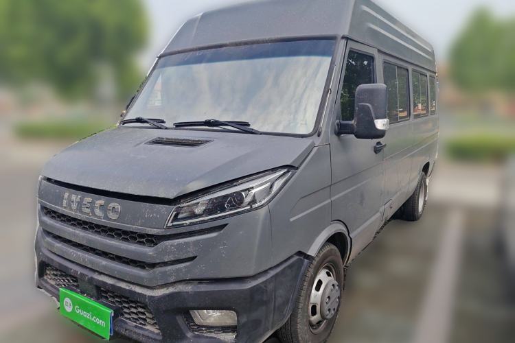 Used Iveco Daily 2023 2.5T A37M1 Multi-Purpose Passenger Vehicle Long Wheelbase Mid-Roof Design Dual Side Sliding Doors Automatic Transmission