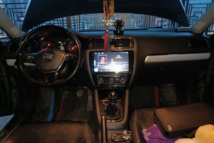 Used Volkswagen Sagitar 2017 1.6L Manual Comfort Model Center Console