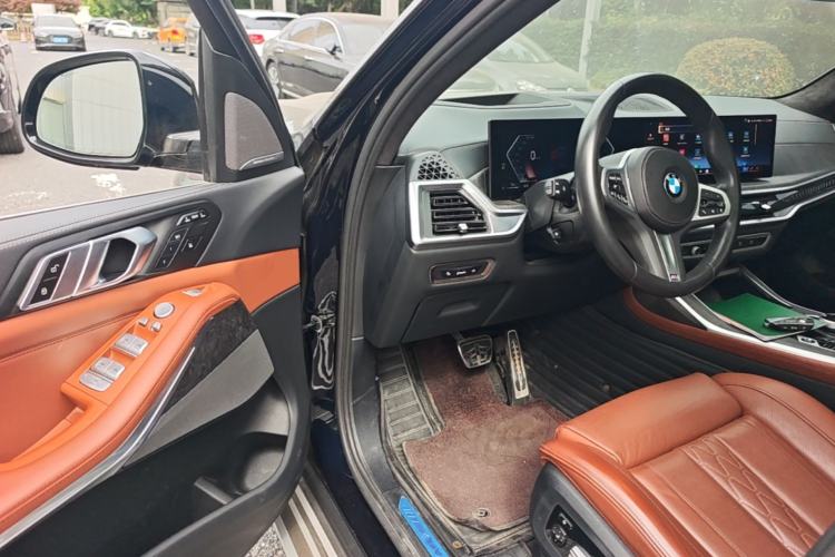 Used BMW X7 2023 xDrive40i Luxury Package with Leading Features