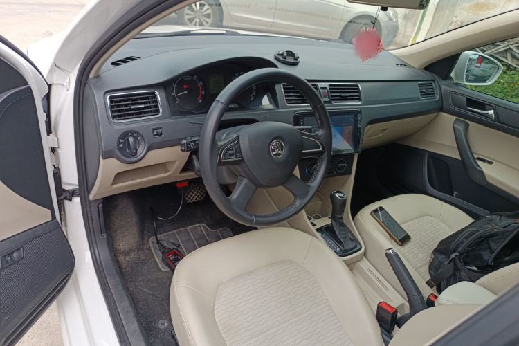 Used Skoda Rapid 2013 1.6L Automatic Smart Selection Model
