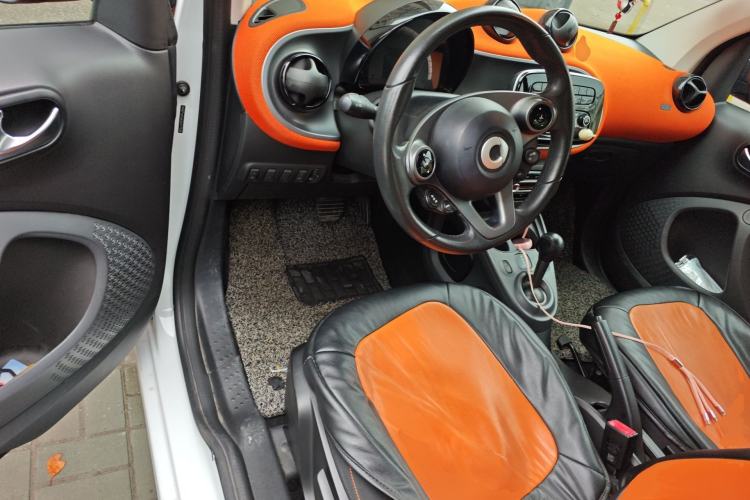 Used smart fortwo 2015 1.0L 52 kW Hardtop Passion Edition Driver Seat