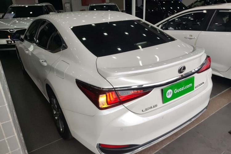 Used Lexus ES 2022 300h Excellence Edition
