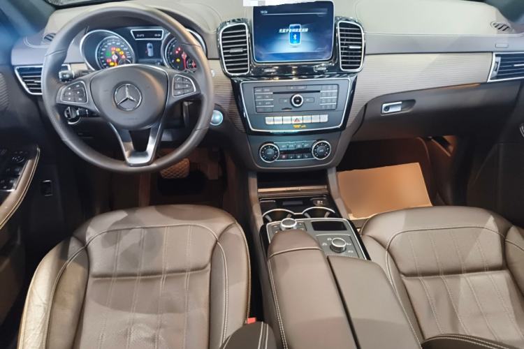 Used Mercedes-Benz GLE 2018 GLE 320 4MATIC Luxury Collection Edition Center Console