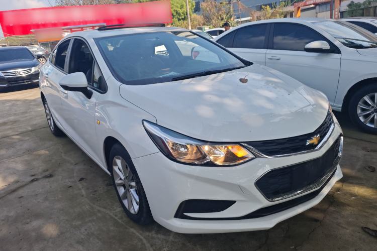 Used Chevrolet Cruze 2017 1.5L Automatic Pioneer Sunroof Edition
