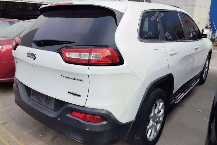 Used Jeep Cherokee 2016 2.0L Superior Edition