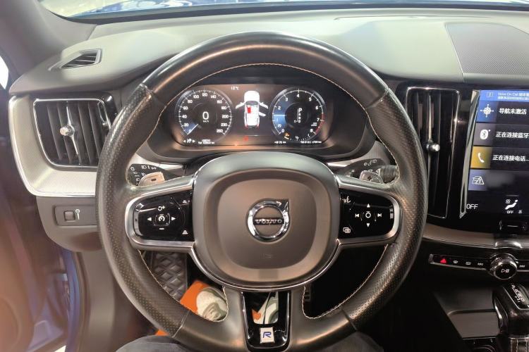 Used Volvo XC60 2019 T5 4x4 Smart & Dynamic Sport Edition China VI Standard