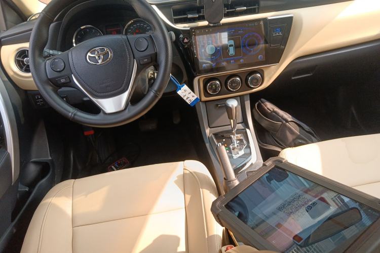 Used Toyota Corolla 2017 Revised Version 1.2T S-CVT GL-i Center Console