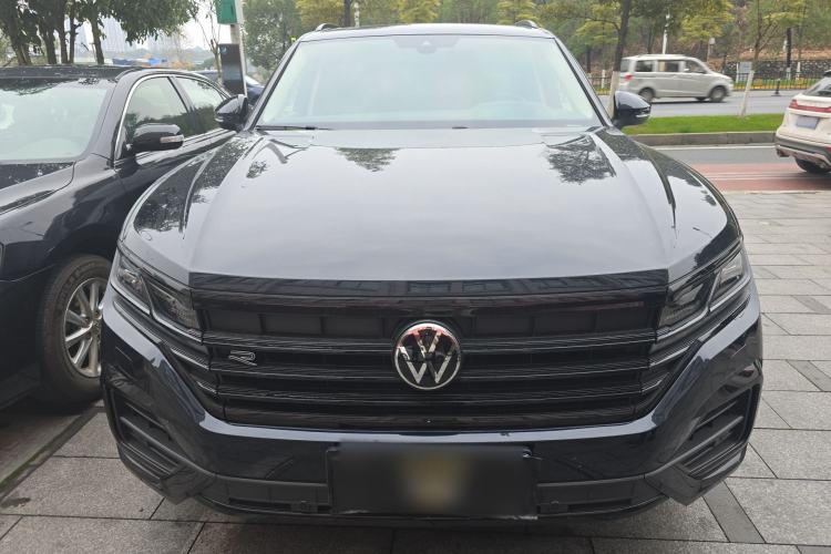 Used Volkswagen Touareg 2022 3.0 TSI Luxury Edition Black Diamond Sport Package

