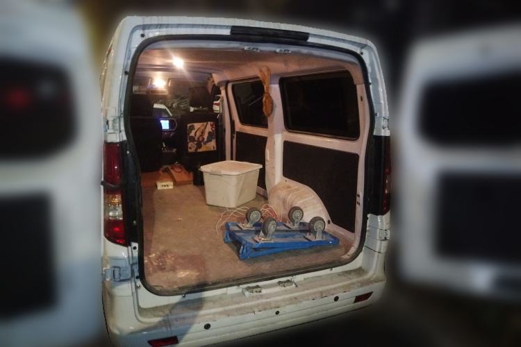 Used Chana Ruixing EM80 2025 Passenger Version Comfort Edition 6-Seater 300 km Dual-Swing Doors
