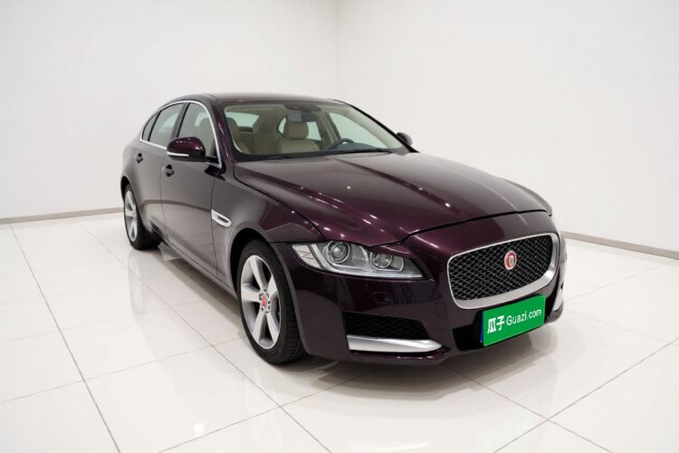 Used Jaguar XFL 2018 XFL 2.0T 200PS Elite Edition Front Right 45 Deg