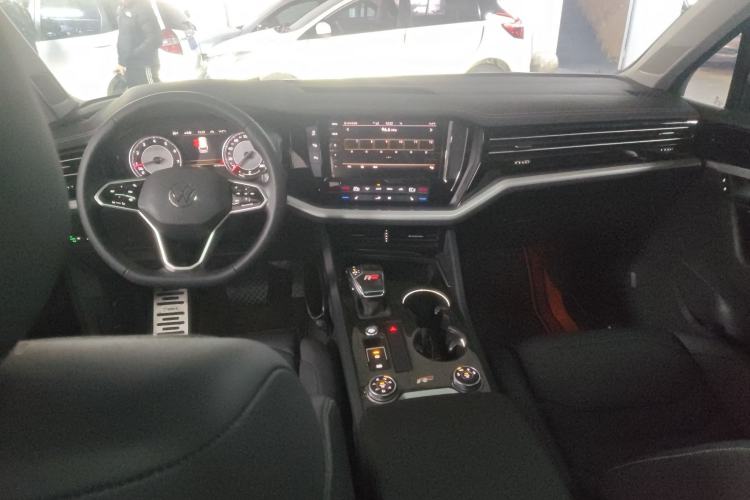 Used Volkswagen Touareg 2022 2.0 TSI Flagship Special Edition Center Console