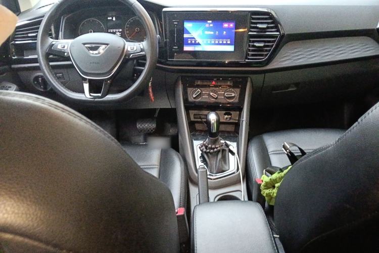 Used Jetta VS5 2019 280TSI Automatic Trend Model Center Console