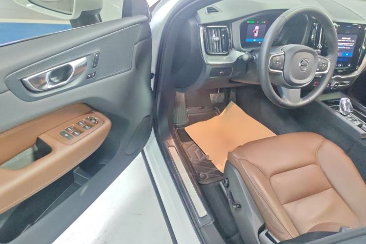 Used Volvo XC60 2025 B5 4x4 Smart Luxury Edition
