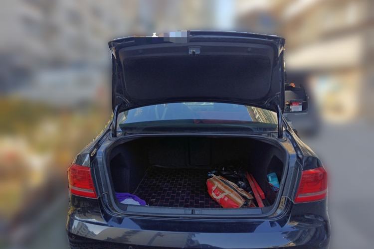 Used Volkswagen Magotan 2015 1.8TSI Advanced Model Trunk