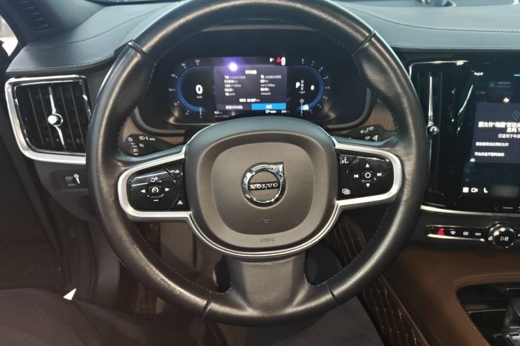 Used Volvo V90 2022 Cross Country B5 AWD Prestige Edition