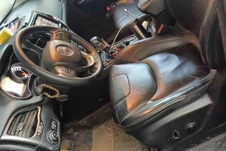 Used Jeep Cherokee 2019 2.0T Two-Wheel Drive Smart Enjoyment Version China VI